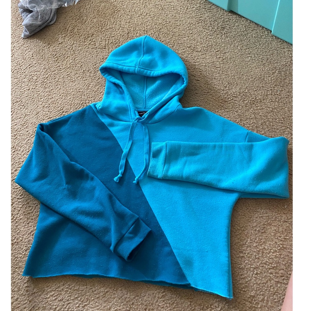 cropped hoodie